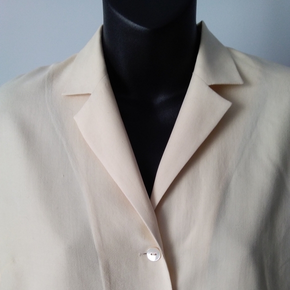 ☀️HP☀️ LIZ CLAIBORNE 💯% Silk Blouse - Picture 2 of 10